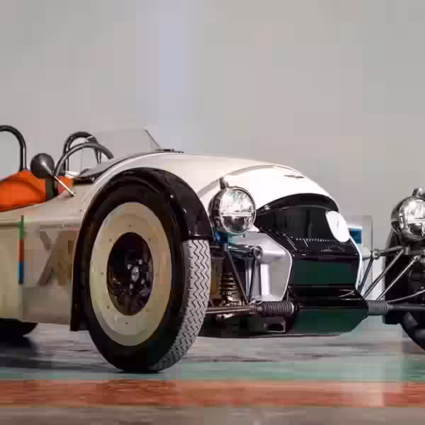 Редкое ретро электромобиле Morgan XP-1 с открытой кабиной