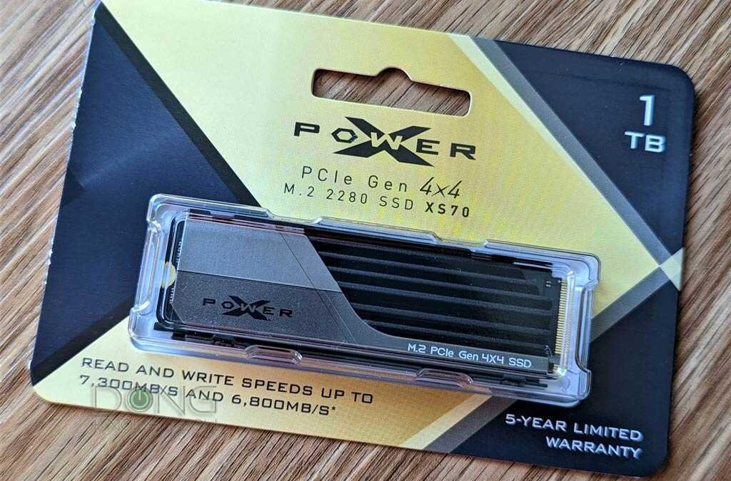 Магнитный твердотельный накопитель Silicon Power XS70 на упаковке