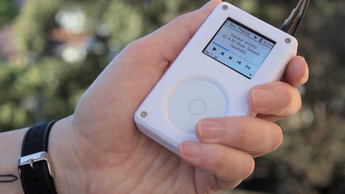 Показан аудиоплеер Tangara — «реинкарнация» iPod Classic 4 tangara outside