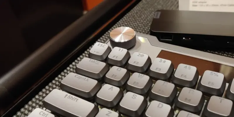 CES 2024: Lenovo продемонстрировал клавиатуру и мышь с заводной зарядкой (05zlqluimriomx0nhro4avu 2)