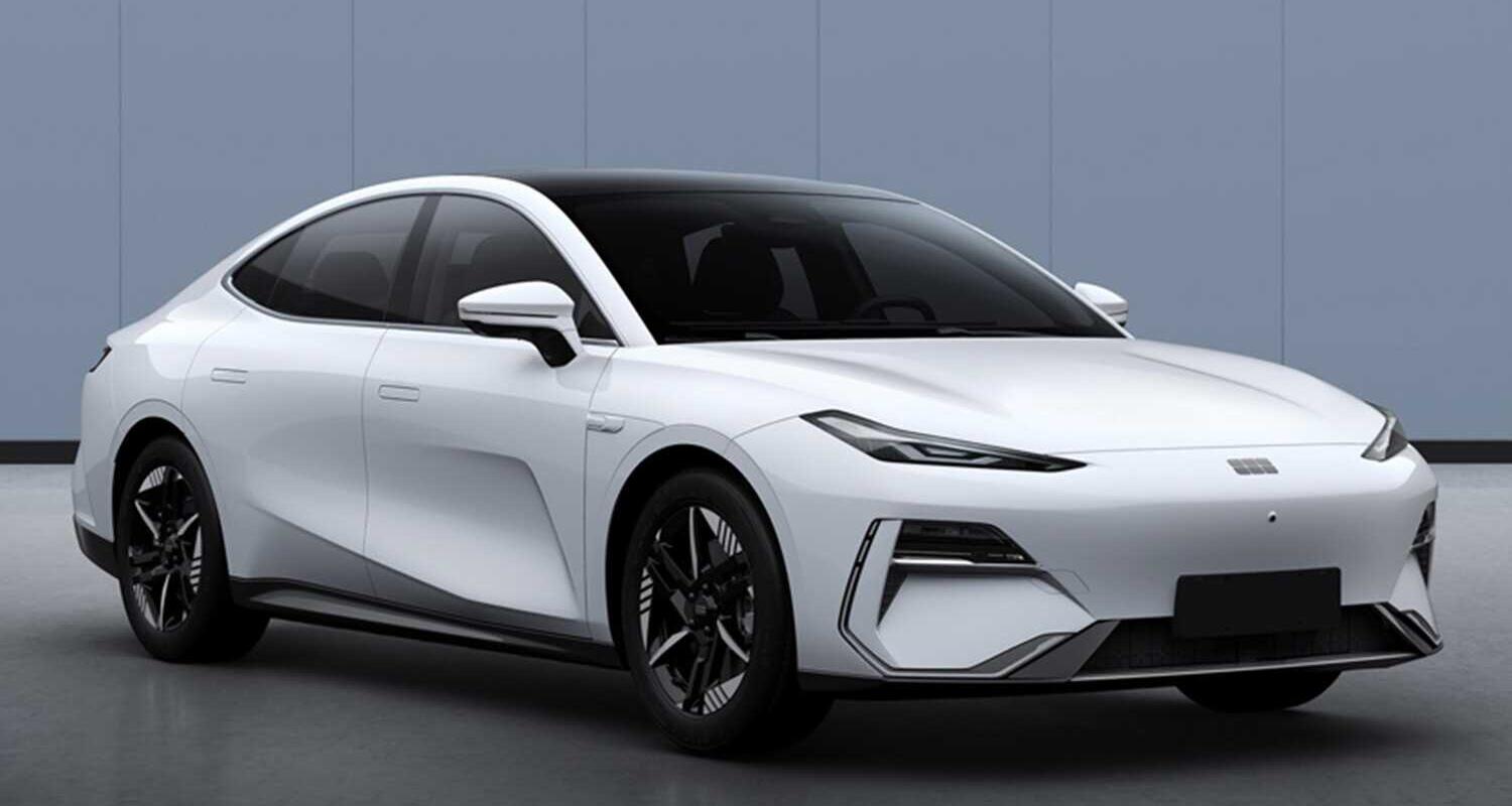 Geely выпустил электроседан Galaxy E8 с запасом хода до 665 км Geely выпустил электроседан Galaxy E8 с запасом хода до 665 км