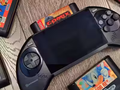 Портативная консоль Hyperkin Mega 95 с экраном и контроллером для ретро игр SEGA Mega Drive