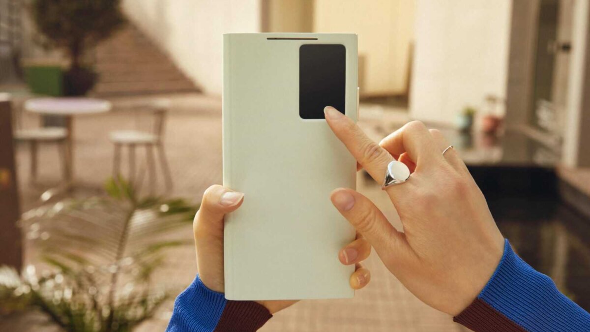 Samsung Galaxy S24 Ultra в чехле