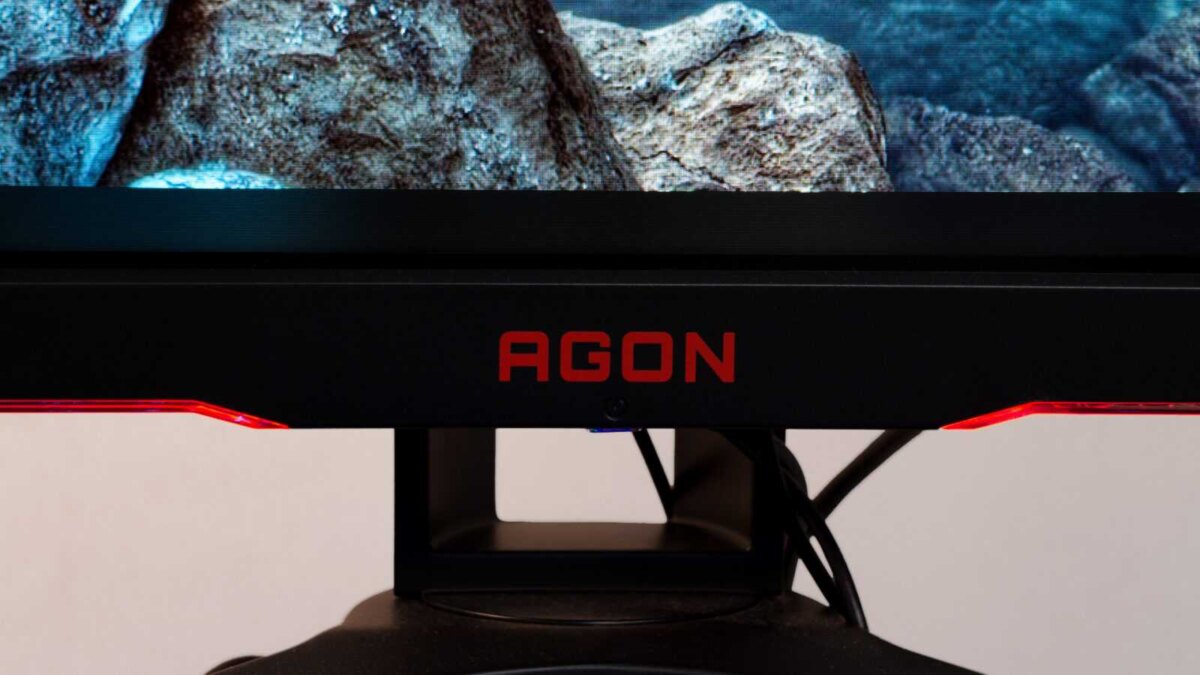 aoc agon monitor review frontlogo 1