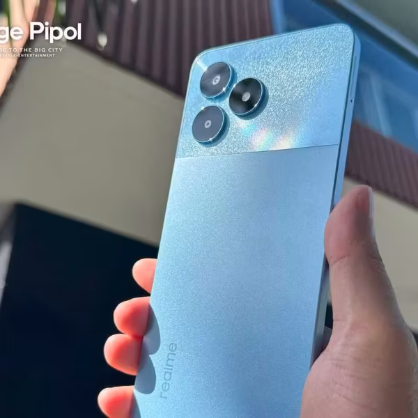 Смартфон realme Note 50 с голубым перламутровым покрытием задней панели
