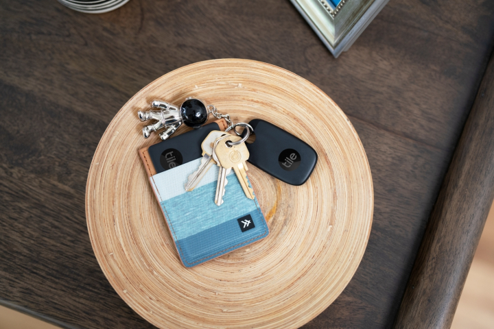 Лучшие альтернативы AirTag в 2024 году 7 black pro slim combo resize