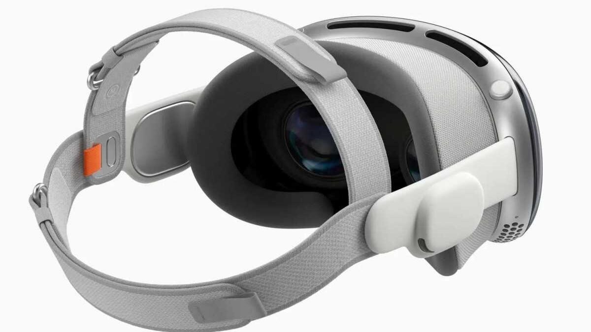 Очки виртуальной реальности Apple Vision Pro с наушниками и ремнем