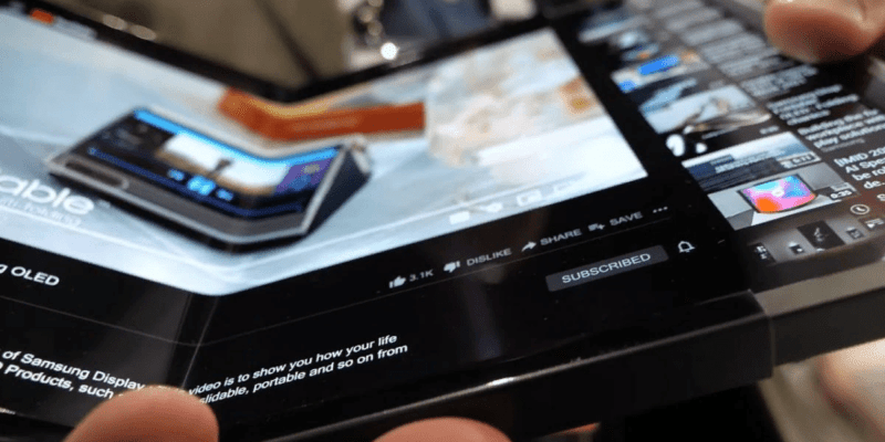 Компания Samsung запатентовала квадратный смартфон с выдвижным дисплеем (image 138)