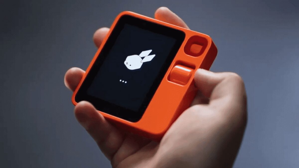 CES 2024: Rabbit R1 – мобильное устройство с ИИ, которое не похоже ни на что 3 rabbit r1 shot