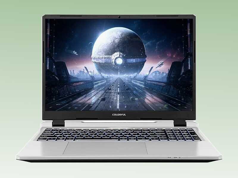 Игровой ноутбук Colorful Evol P15 2024 с демонстрацией игрового контента на экране