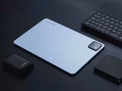 Задняя крышка iPhone с кожаным полотном и золотым логотипом короны