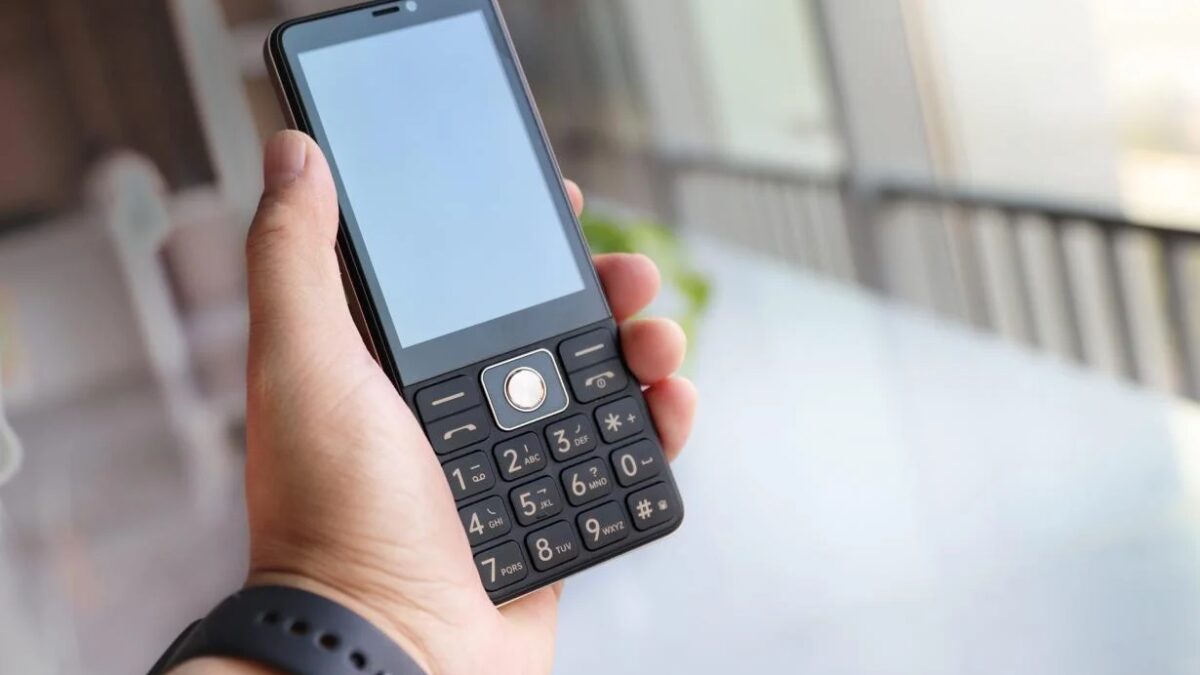 Coolpad представил кнопочный Android-смартфон Golden Century Y60 3 aqak6gip6htznnzm300bssgl6hlcqiuvystmzmgbkes0tsxkwtiqojuaxqpcozslxbo5rpifelmokhwk7dh lfomzlm