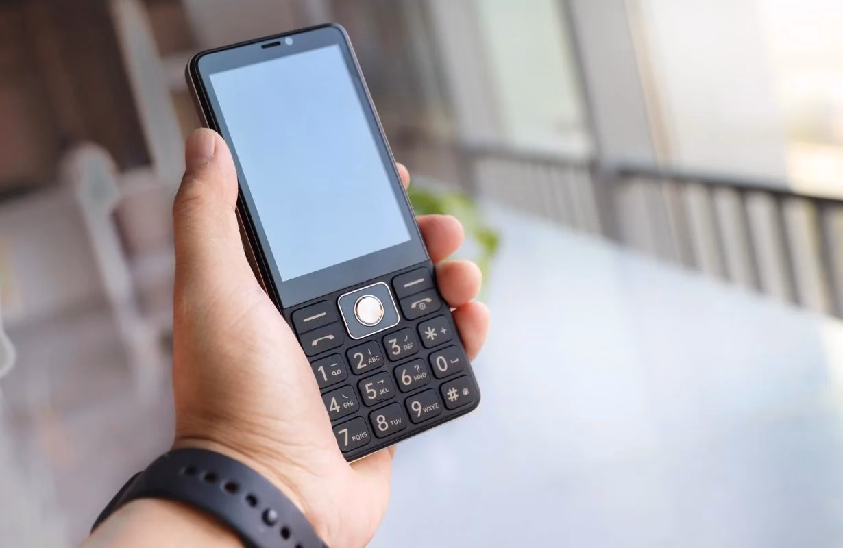 Coolpad представил кнопочный Android-смартфон Golden Century Y60 3 aqak6gip6htznnzm300bssgl6hlcqiuvystmzmgbkes0tsxkwtiqojuaxqpcozslxbo5rpifelmokhwk7dh lfomzlm