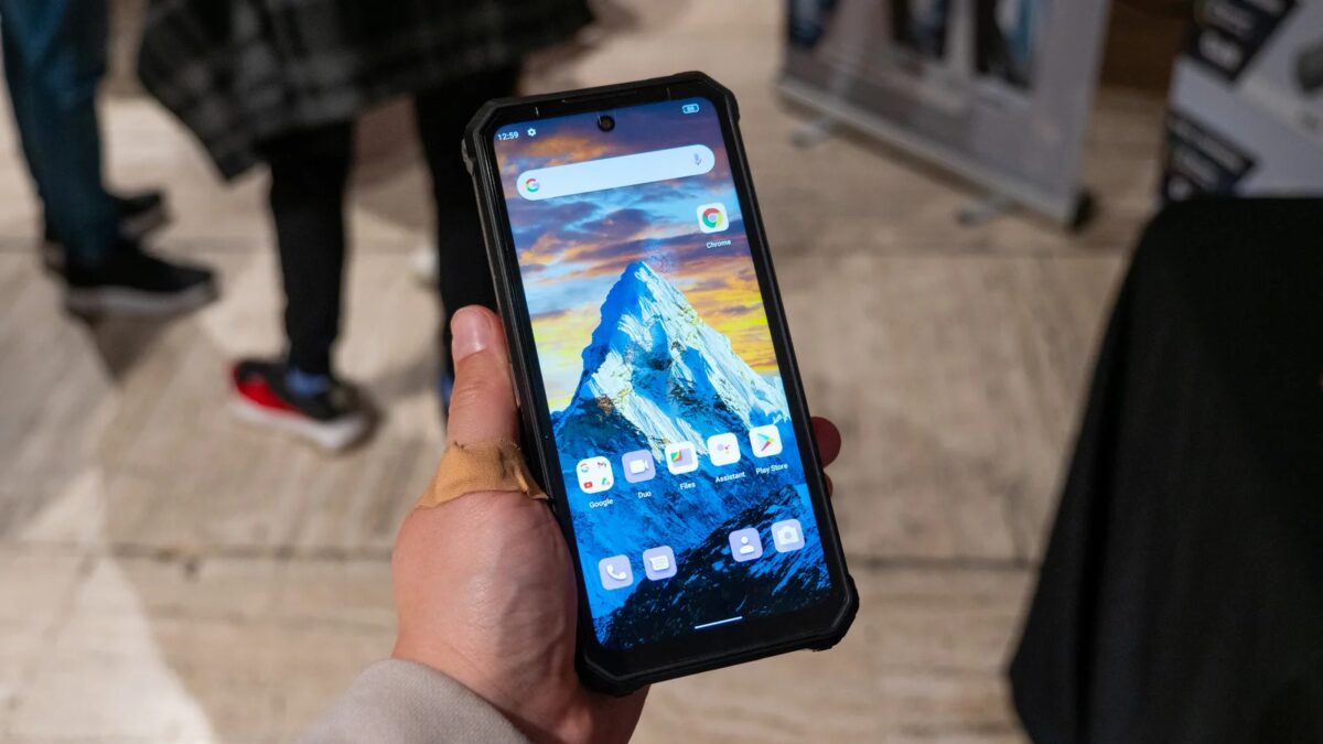 Смартфон Energizer Hard Case P28K с большим экраном и интерфейсом на дисплее