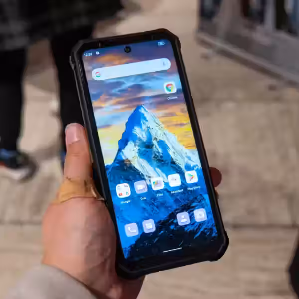 Смартфон Energizer Hard Case P28K с большим экраном и интерфейсом на дисплее