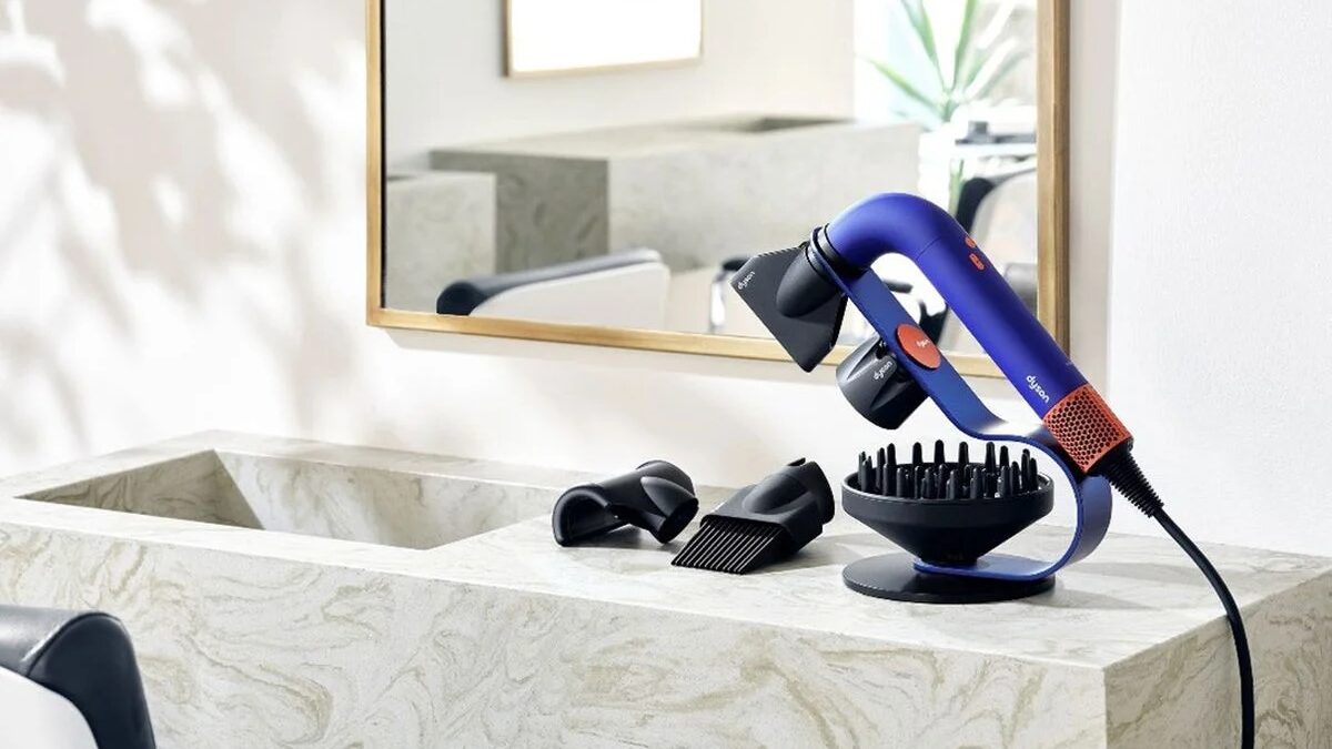 Профессиональный фен Dyson Supersonic с умной насадкой и детальной проработкой фигурной поверхности