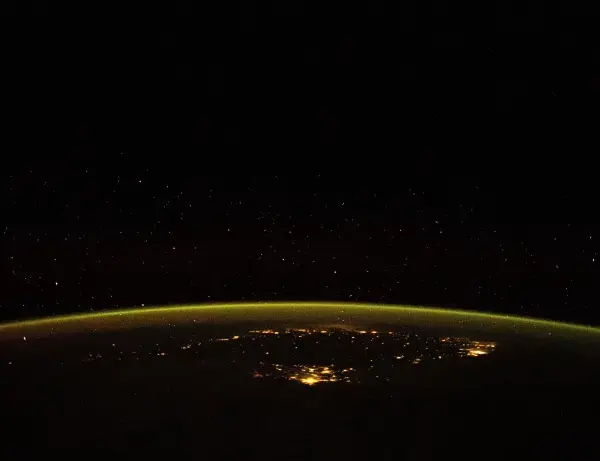 Частный астронавт, возвращающийся на Землю, снял шикарные виды планеты (earth photo.jpeg)