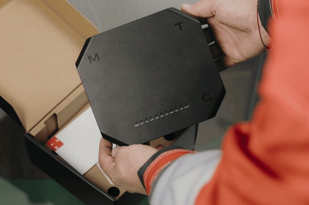 Компания МТС представила роутер в фирменном дизайне 3 image 79