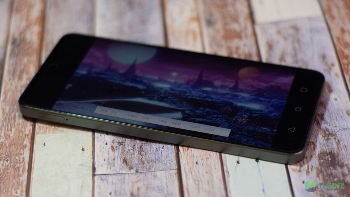 Экран смартфона realme C67 с изображением фона лунной сцены