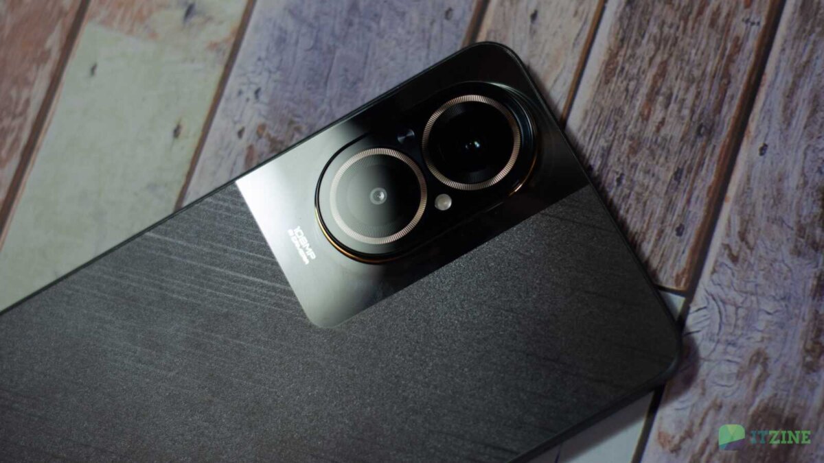 Задняя часть смартфона realme C67 с камерой и корпусом