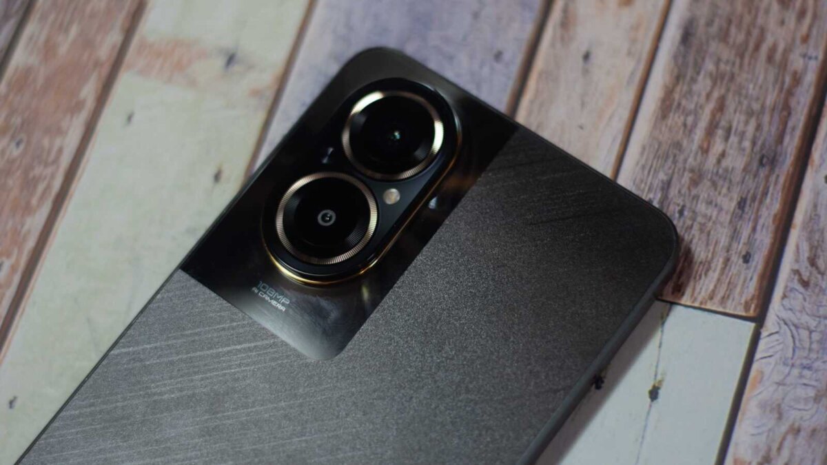 Обзор смартфона realme C67 с задней камерой крупным планом