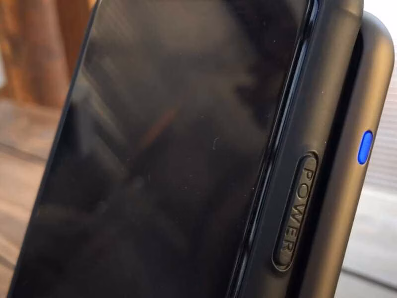 HUAWEI представил подставку с беспроводной зарядкой на 80 Вт 2 scale 1200 3 11