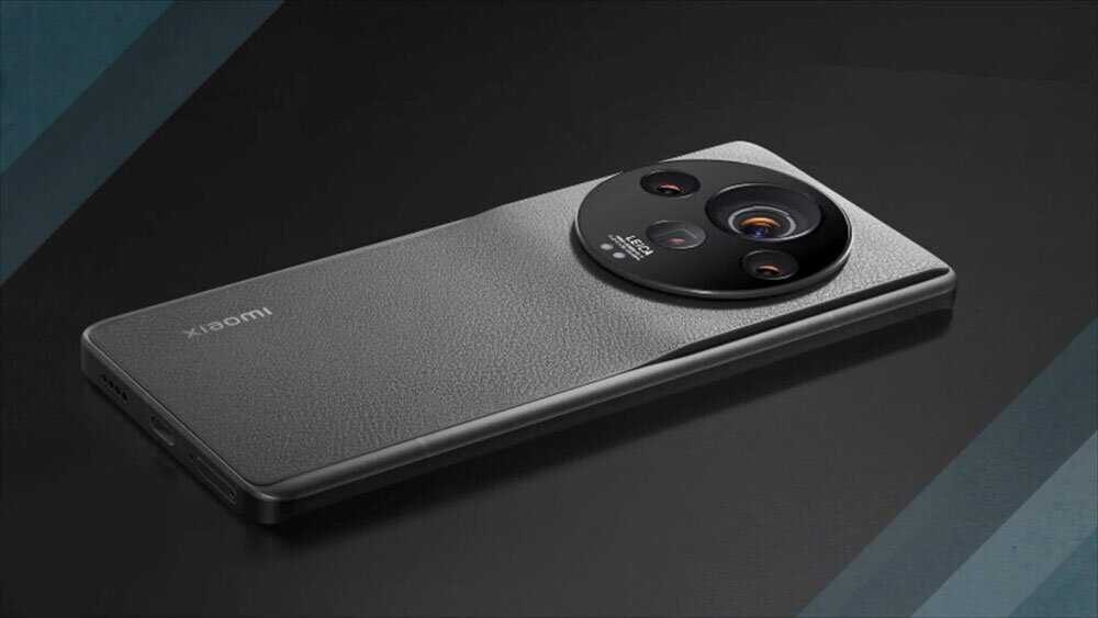Геймерский смартфон Infinix GT 20 Pro с аксессуарами на столе