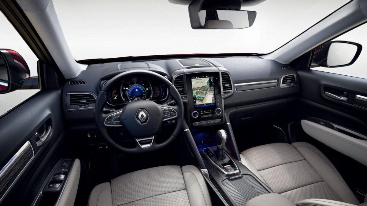 Интерьер Renault Koleos передняя панель и руль