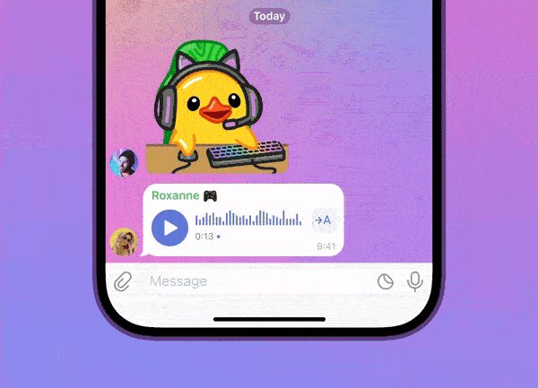 Эмодзи утки с наушниками в интерфейсе Telegram на смартфоне