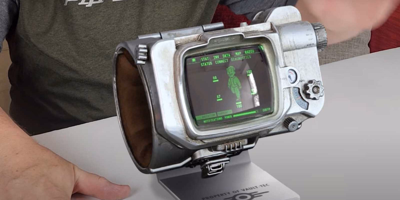 Bethesda выпустила металлический Pip-Boy из Fallout 4 birkjq7s39tg