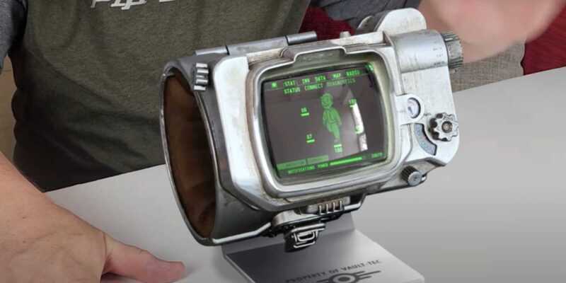 Bethesda выпустила металлический Pip-Boy из Fallout (birkjq7s39tg)