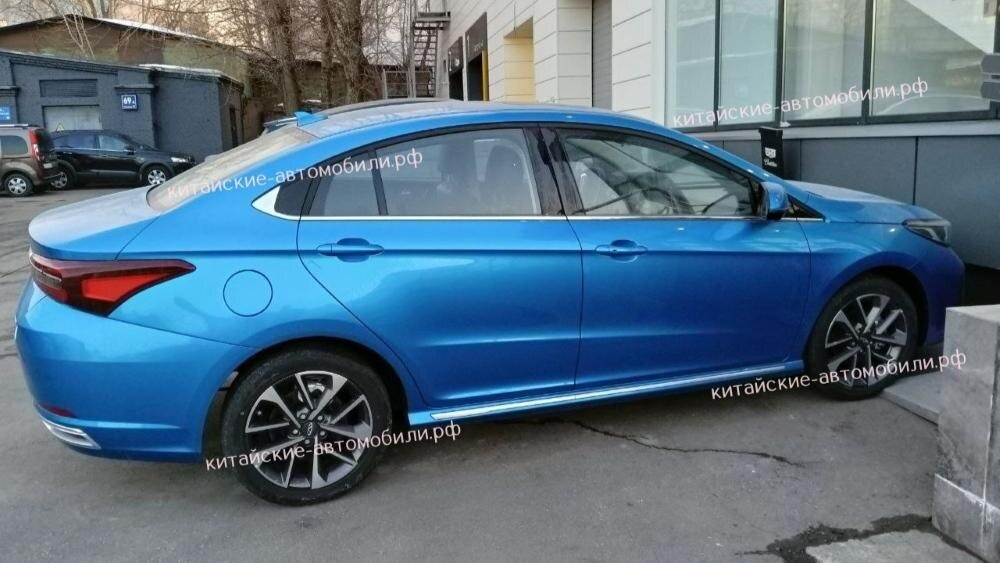 Синий седан Chery Arrizo GX со смотровым обзором