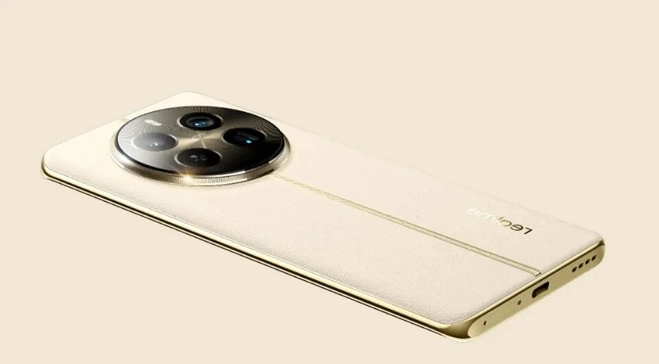 Смартфон Realme 12 5G с выделенной тыльной камерой и дизайном корпуса