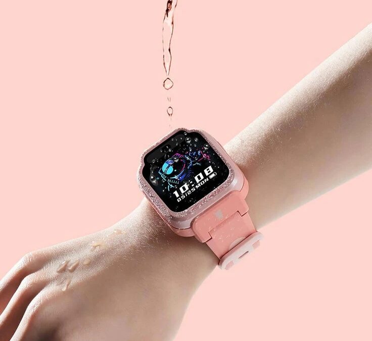 Детские умные часы Xiaomi Mitu Kids Watch 7 на руке в воде
