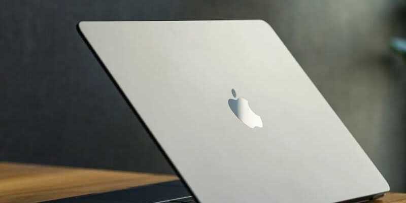 Apple хочет продолжать делать Mac с 8 ГБ оперативной памяти (noutbuk apple macbook pro 13 touch bar m2 7)