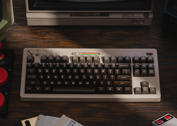 8BitDo выпустил ретро-клавиатуру в стиле Commodore 64 — C64 Edition (q93 9a9dbc84dc101e60b0051e8411aeeb6cd2c60679d1abf7de2e0486a6644472c6.png)