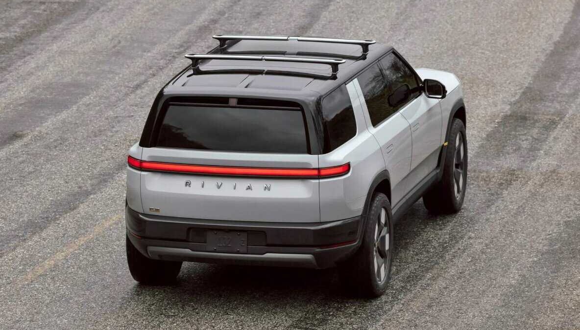 Rivian выпустила сразу три новых электрокроссовера 12 scale 1200 5 2