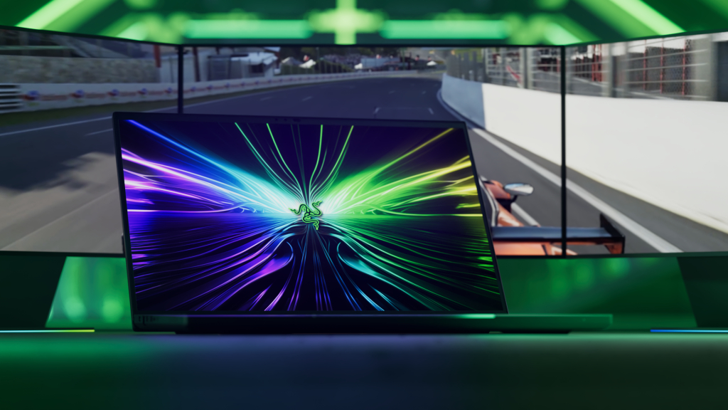 Razer показал флагманский игровой ноутбук с RTX 4090 — Blade 18 (2024) 4 3 monitors close 1024x576 1