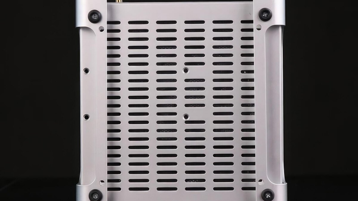 GIGABYTE выпустил мини-ПК Metal Gear Plus ITX с десктопным процессором Ryzen 8000 8 98697cfcae06eb2cfcca2f8ea41927114e38039e44da23d1f4805db42962308b 1