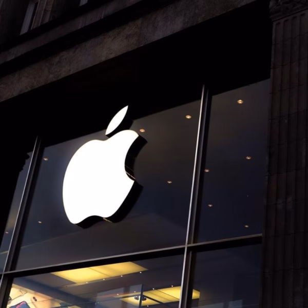 apple logo 1713172302905