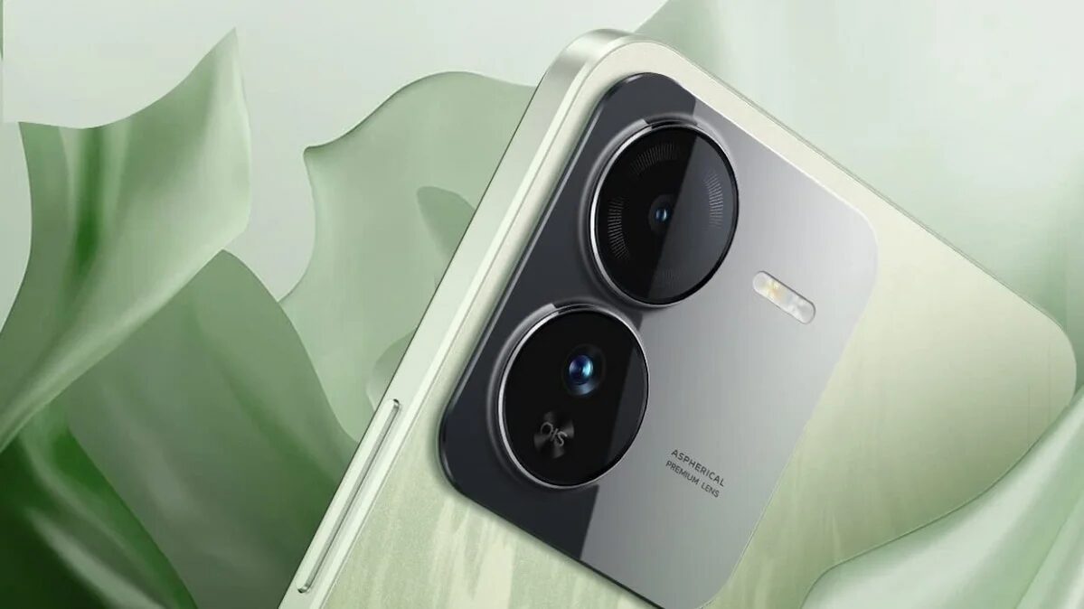 Смартфон iQOO Z9 с прозрачной задней панелью и крупными камерами