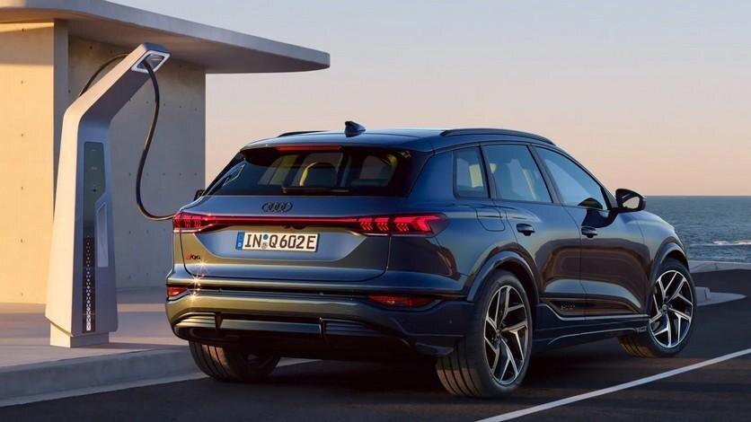 Появились некоторые подробности об электрическом кроссовере Audi Q6 e-tron 2025 4