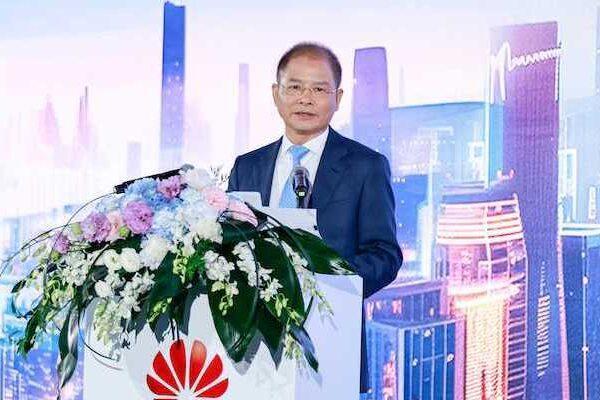Глава Huawei рассказал шаги по освоению ИИ (eric xu huawei chair has24)