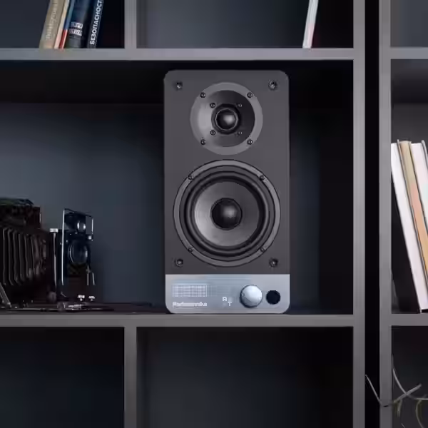 Акустическая система Radiotehnika S-20NA на книжной полке