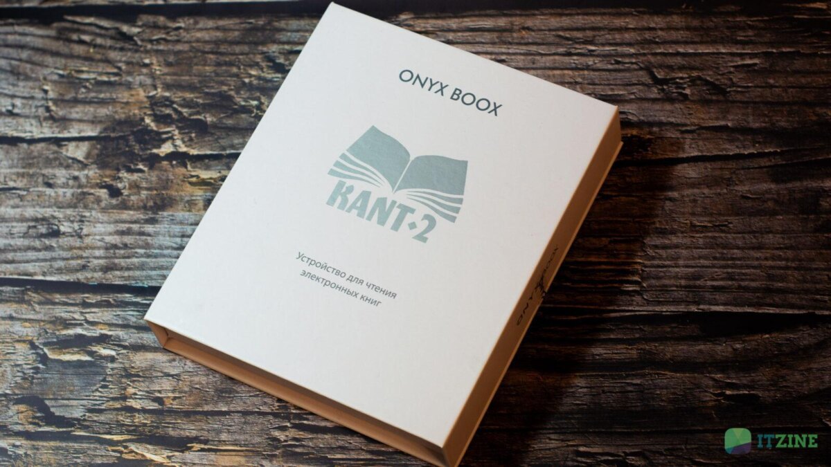 Электронная книга Onyx Boox Kant 2 на деревянной поверхности