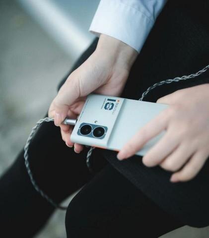 Moondrop представил смартфон с «аудиофильским» разъемом - MIAD 01 4