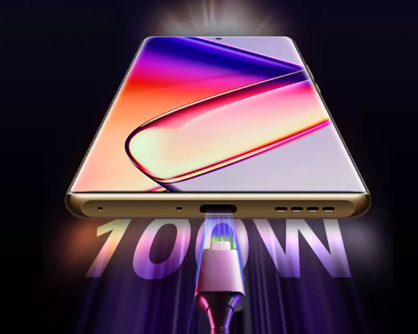 Смартфон Infinix Note 40 на передней панели с подсветкой подзарядки