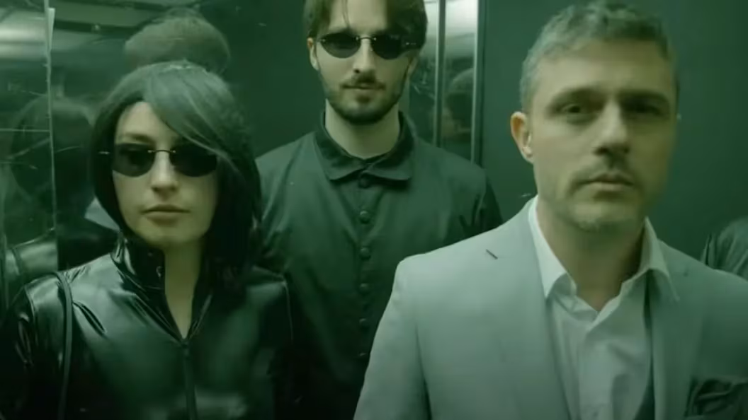 Скриншот из подкаста Hell Money с создателем рун Кейси Родармором (справа) (Hell Money)