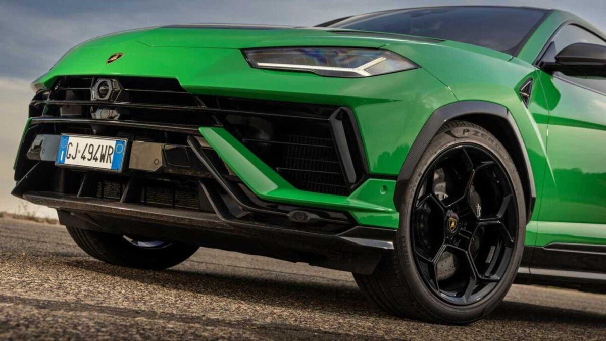 Lamborghini Urus отзывают из-за капота, который может отлететь на высокой скорости 9 2023 lamborghini urus performante 2