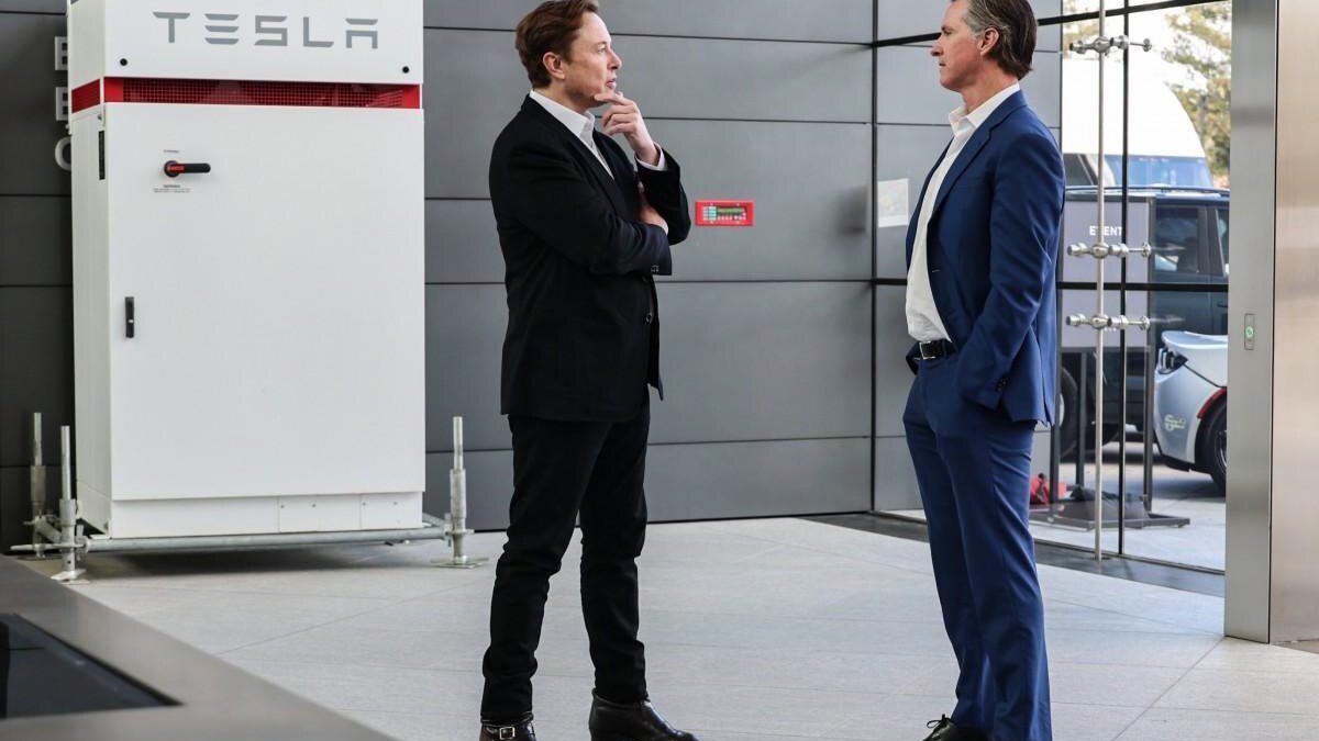 Из Tesla уволились сразу два топ-менеджера 3 Tesla